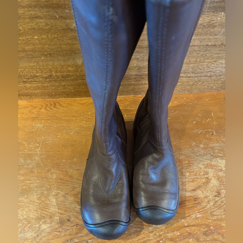 Keen leather boots